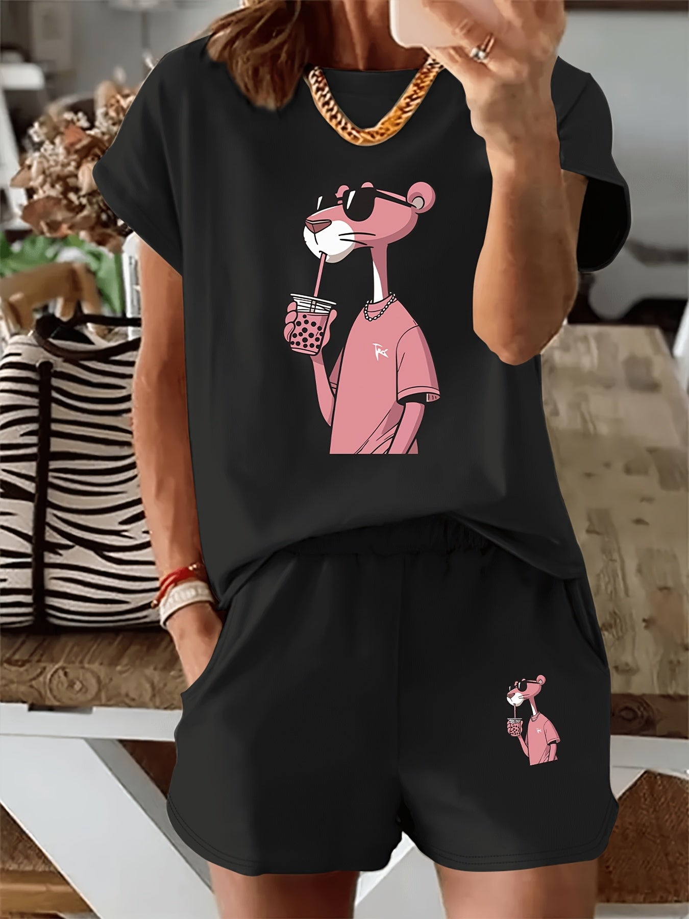 2025 Summer New, Pink Cartoon Animal Drinking Pattern T-Shirt, Casual Printed Round Neck Short Sleeve Top Elastic Elastic Waist Pocket Shorts Women's Two Piece Suit